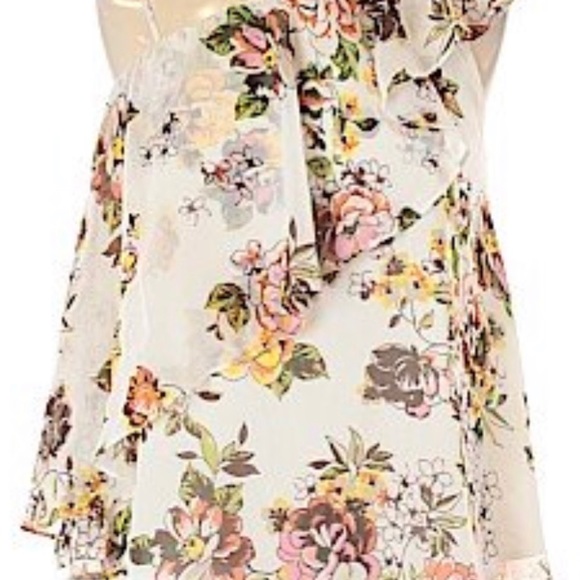 GORGEOUS Fun Ruffle Floral Top - Picture 8 of 8